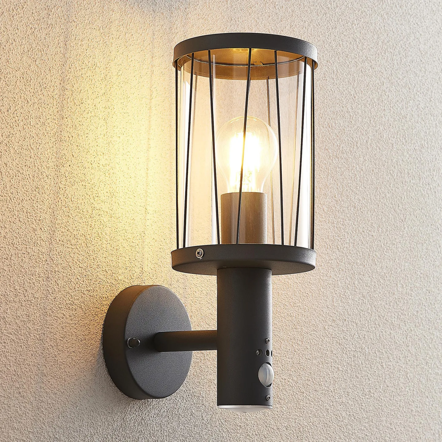 Yonan Utomhus Vägglampa w/Sensor Dark Grey/Clear - Lindby - Terrass - Modern - Metall - Med en ljuskälla