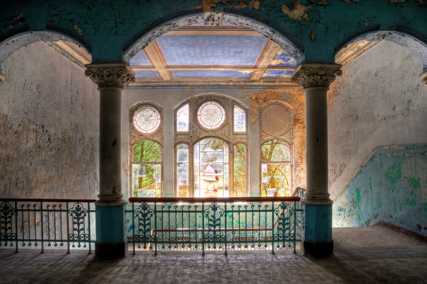 image LAND Alubild Lost Place Treppenhaus 2 | Schubiger Möbel