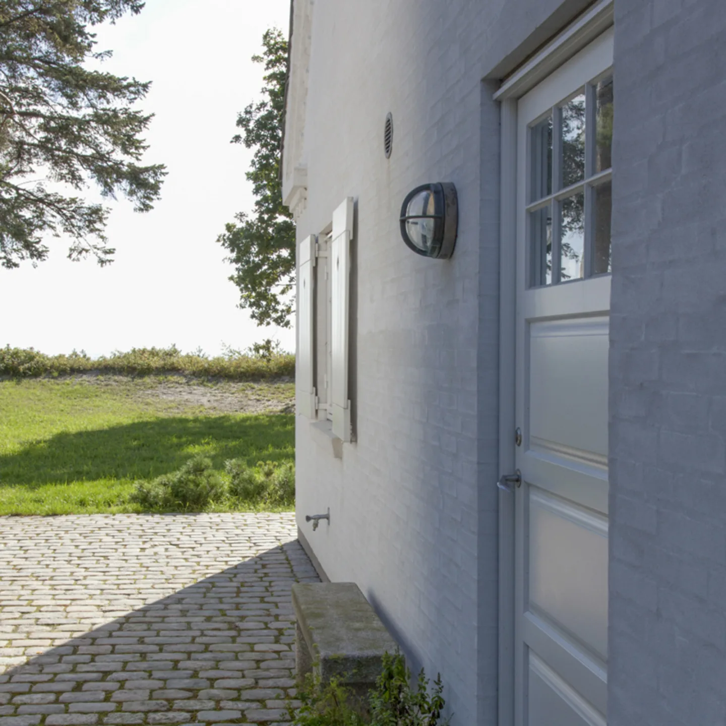 Skot LED-Außenwandlampe, opal/alu - Louis Poulsen - Terrasse - Aluminium