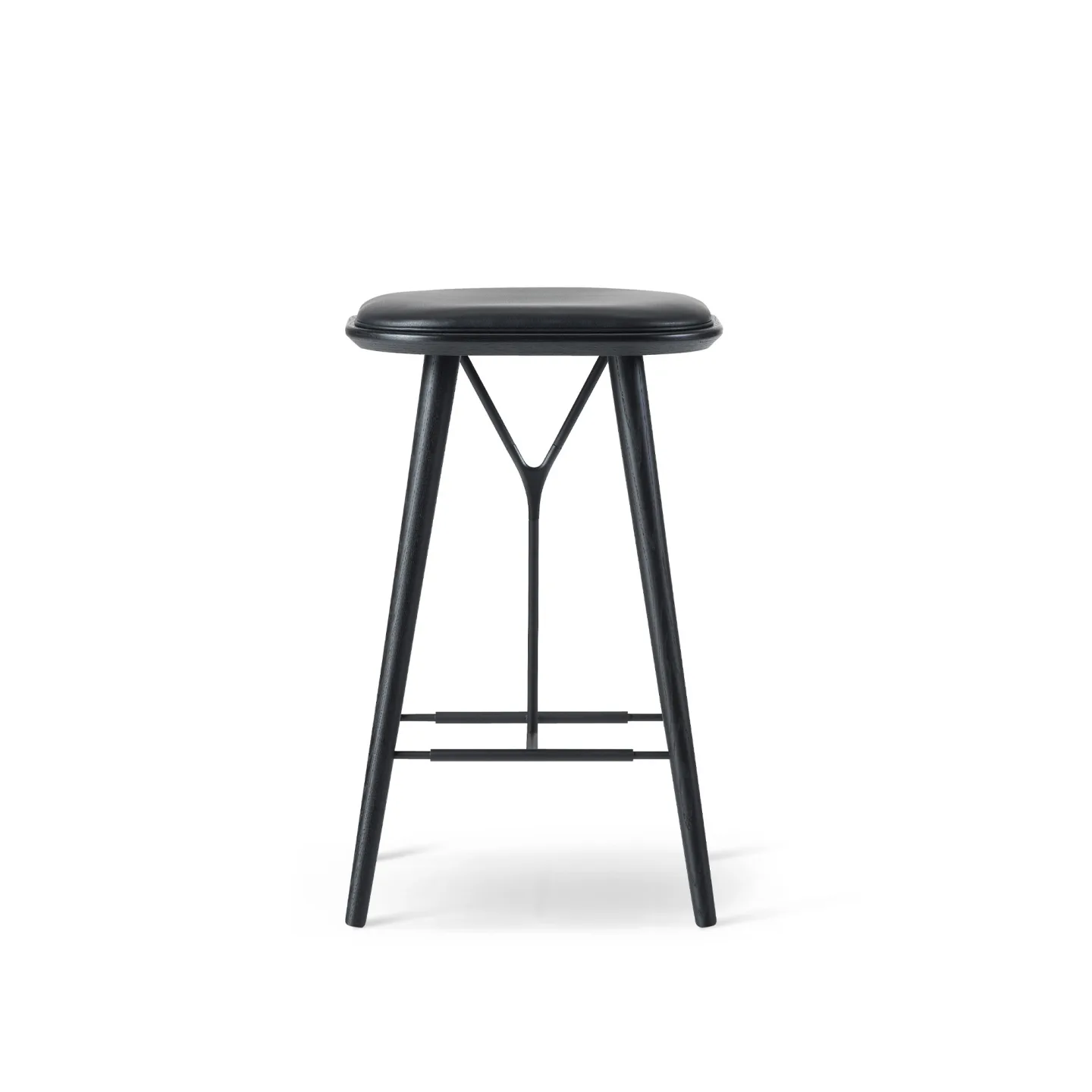 Fredericia Furniture - Spine Wood Base Stool, Svartlackerad, Svart metall, Lädergrupp 0, 38 Black - Barstolar - Space Copenhagen - Svart - Läder/Trä
