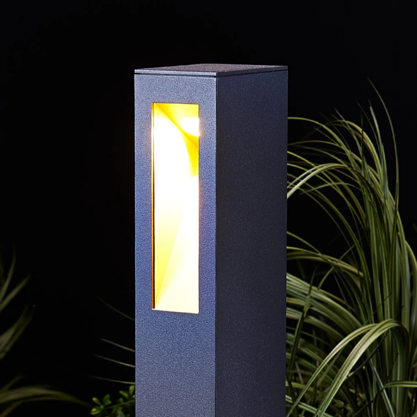 Jenke LED Havelampe Graphite - Lucande - Terrasse - Moderne - Metal - Med én lyskilde