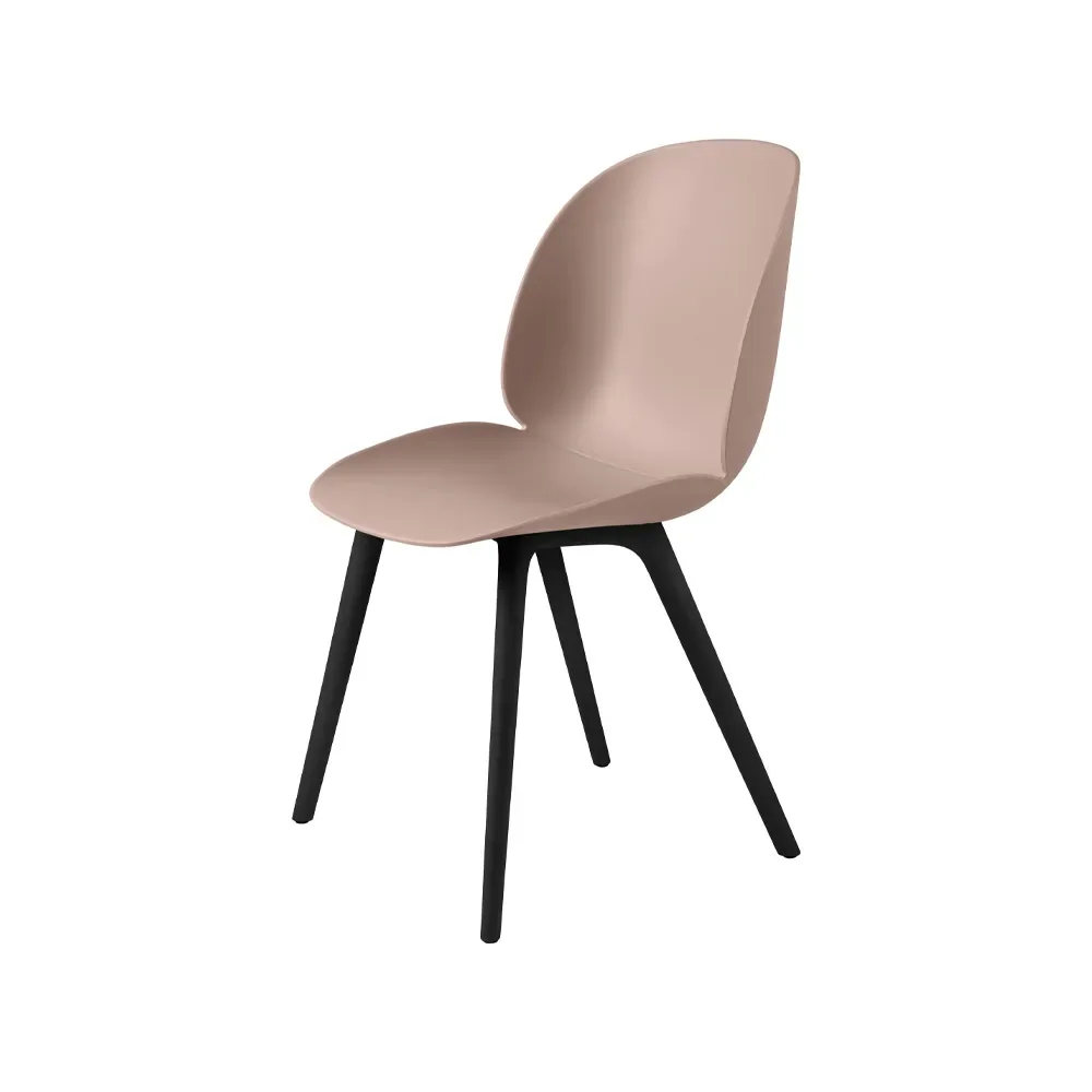 GUBI Beetle Plastic stol sweet pink, svarta ben