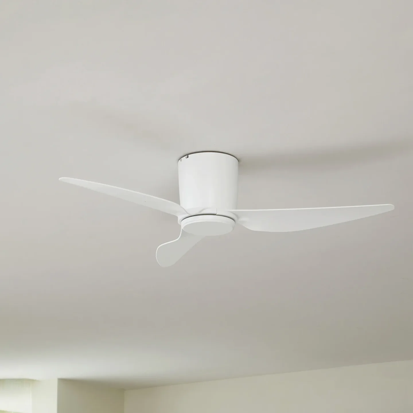 Aulo takfläkt Ø 123 cm vit DC tyst - Lindby - Vardagsrum - Modern - Metall