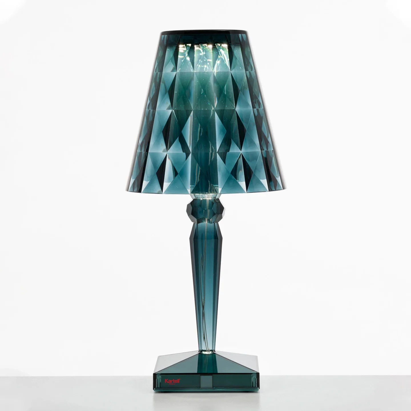 Big Battery Tischleuchte Light Blue - Kartell - Wohnzimmer - Design - Kunststoff - Mit Schirm
