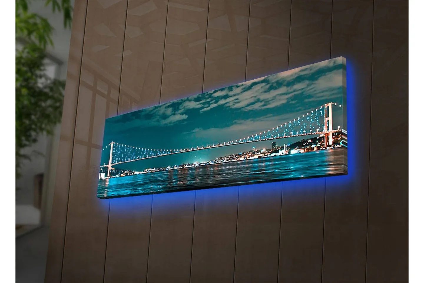 Canvastavla med LED-belysning 30x90 cm - Bro över en stilla vattenyta med stadsljus i bakgrunden - Mörkblå / Turkos / Ljusgrön