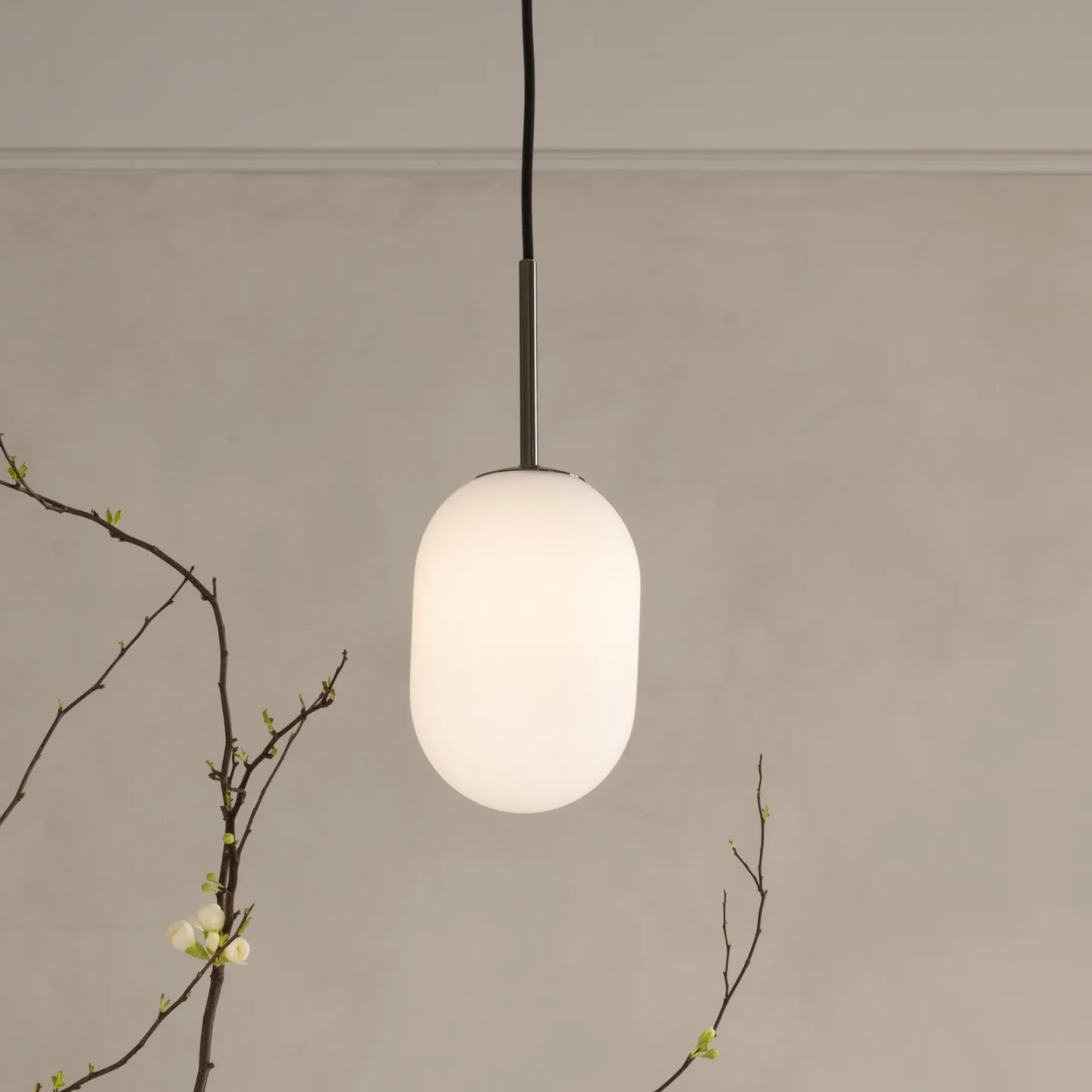 Noor Hängeleuchte, Ø 12 cm, opal/schwarz, Glas - Watt & Veke - Wohnzimmer - Modern