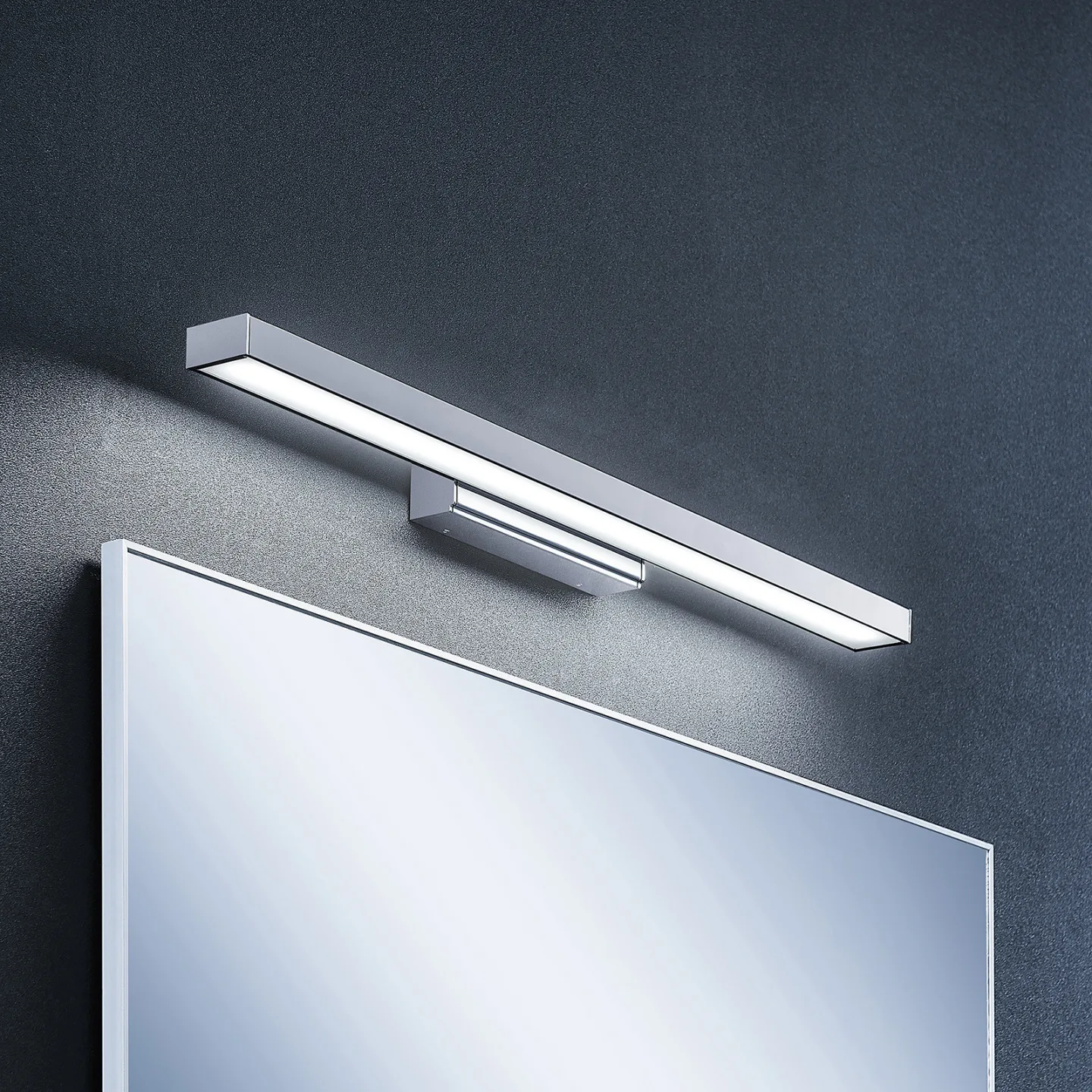 Alenia LED Væglampe L60 White/Chrome - Lindby - Badeværelse - Moderne - Metal - Kantet