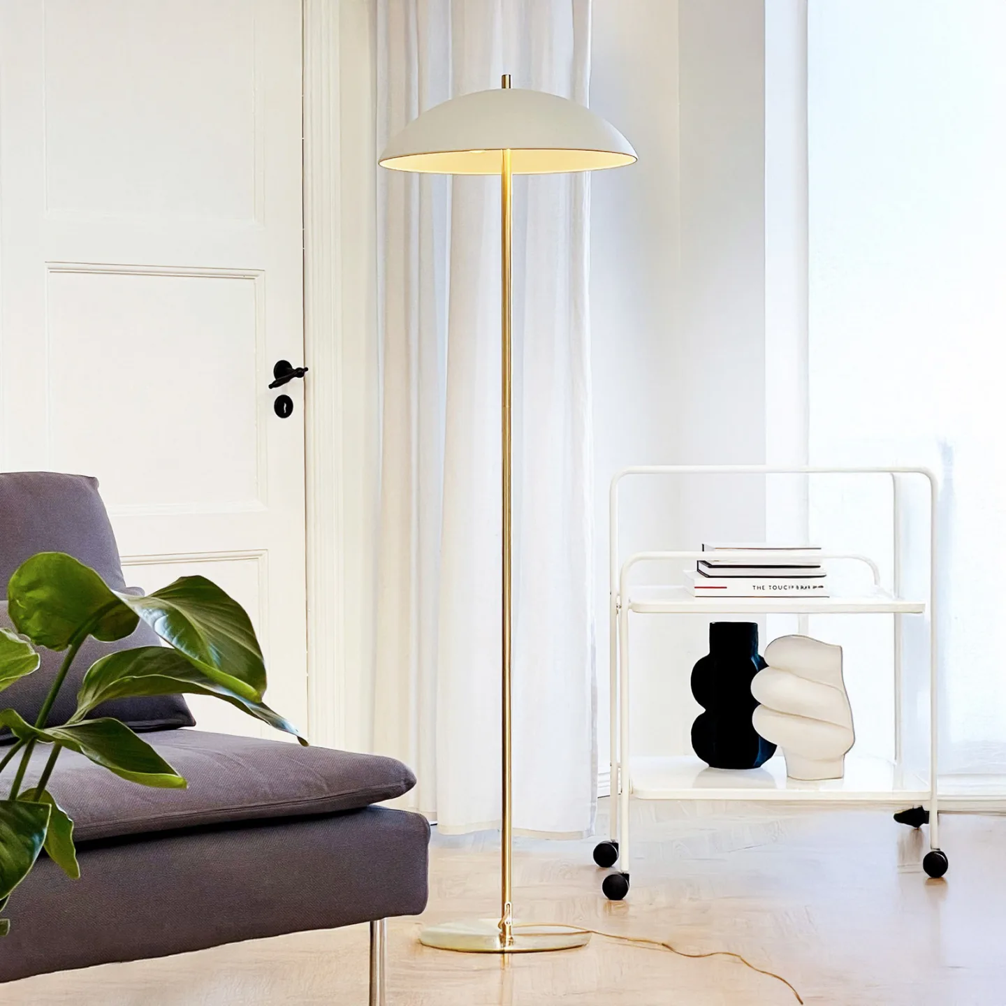 Globus Stehlampe, Höhe 150 cm, beige/messing - Dyberg Larsen - Wohnzimmer - Skandinavisch - Metall - Rund