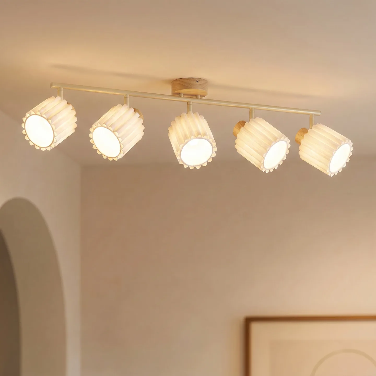 Shiloh Deckenstrahler, natur/beige, 5-flammig, Gummiholz - Lindby - Wohnzimmer - Modern - Stoff / Textil - Mehrflammig