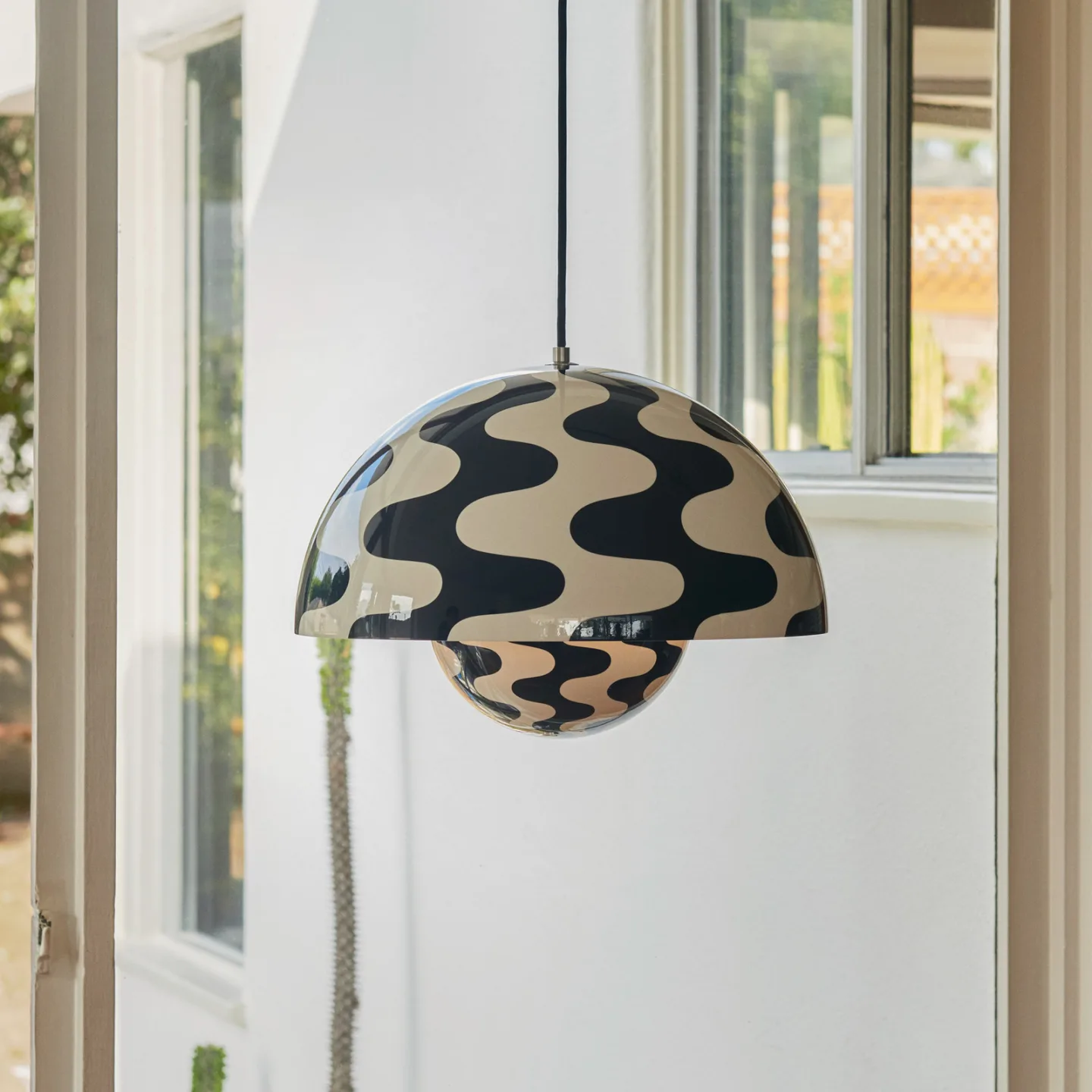 Flowerpot VP7 pendellampe svart/hvit - &Tradition - Stue - Design - Metall - Med en lyskilde