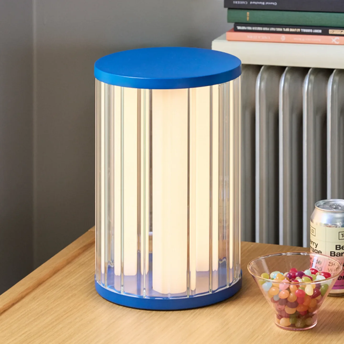 Aru LED-bordslampa, blå/klar, höjd 30 cm – Hübsch - Vardagsrum - Modern - Med lampskärm