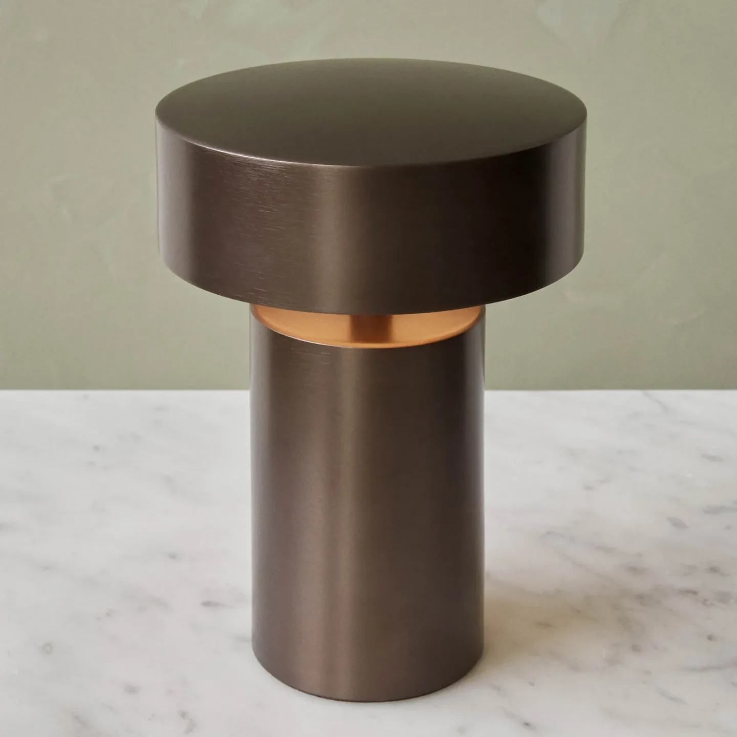 Column Portable Bordlampe Bronze - Audo Copenhagen - Stue - Design - Metal - Med skærm