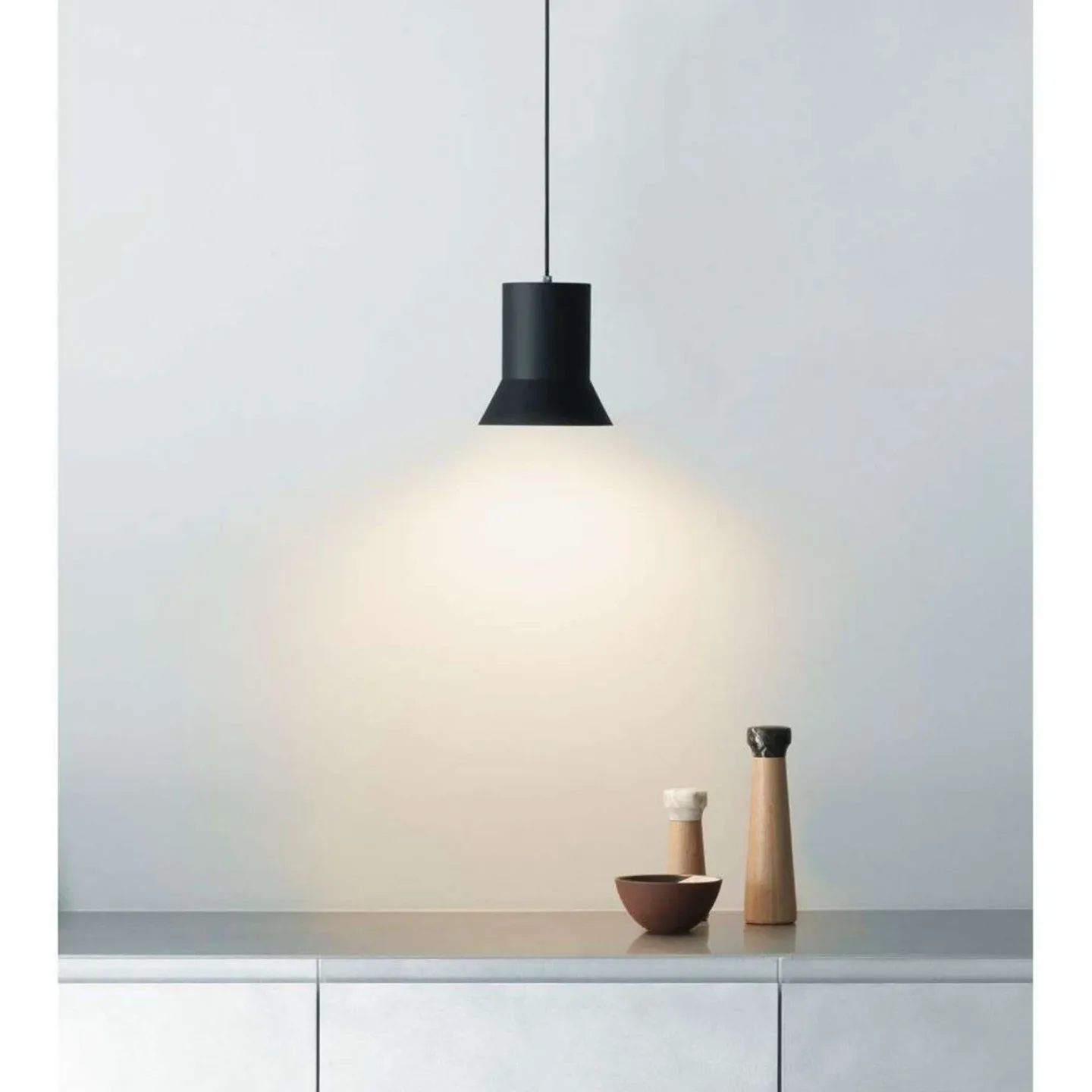 Hat Taklampa Medium Black - Normann Copenhagen - Vardagsrum - Aluminium