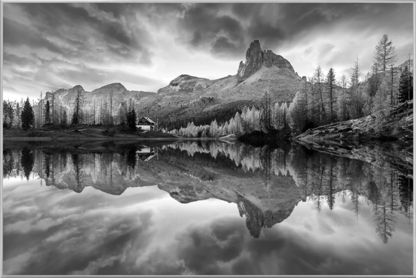 image LAND Bild mit Rahmen Spiegelnde Berge im Sonnenaufgang | Schubiger Möbel