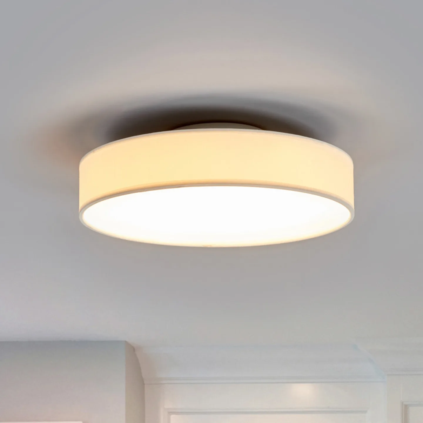 Saira LED Plafond White - Lindby - Vardagsrum - Modern - Tyg / textil - Rund