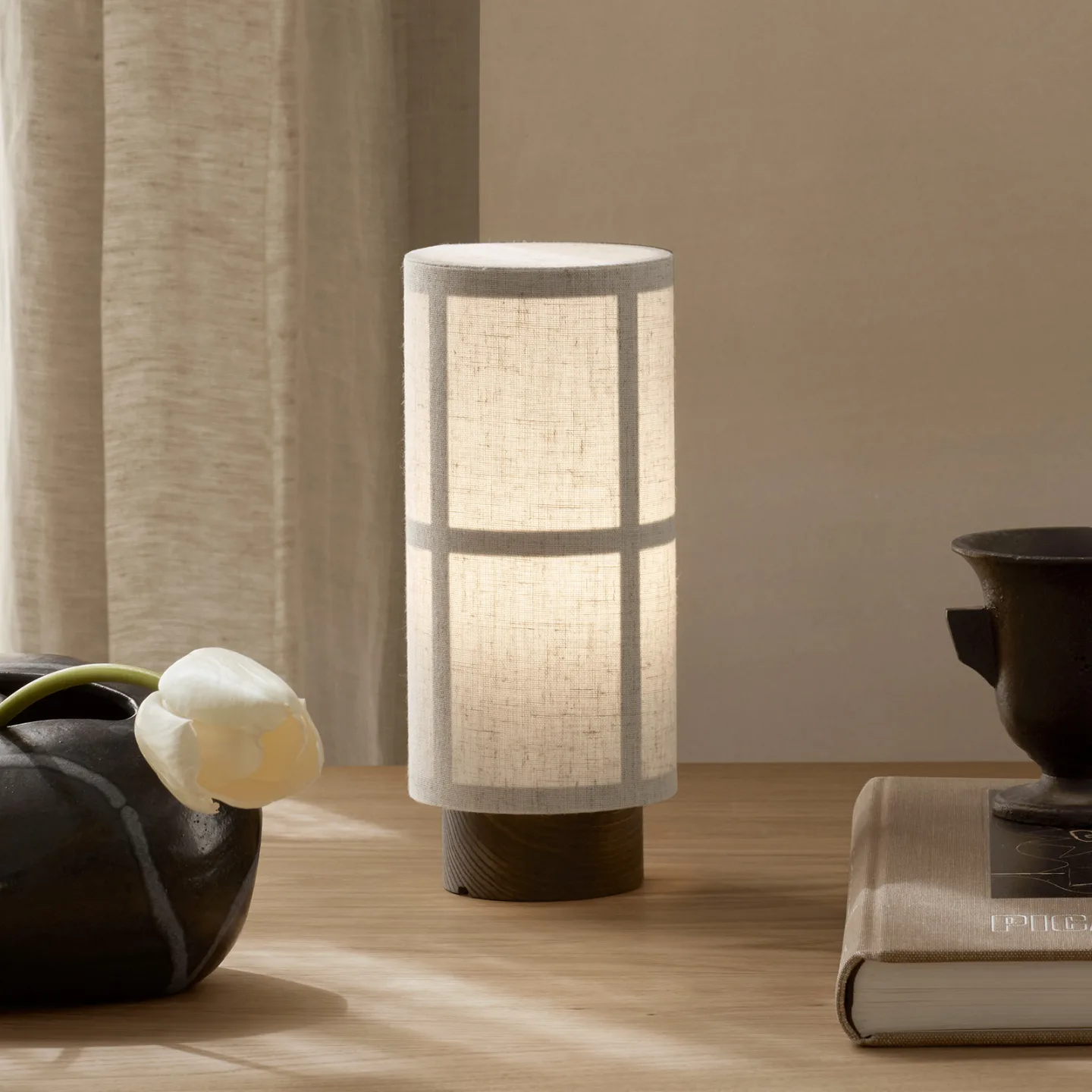 Hashira Portable Tischleuchte Raw - Audo Copenhagen - Wohnzimmer - Design - Holz - Mit Schirm