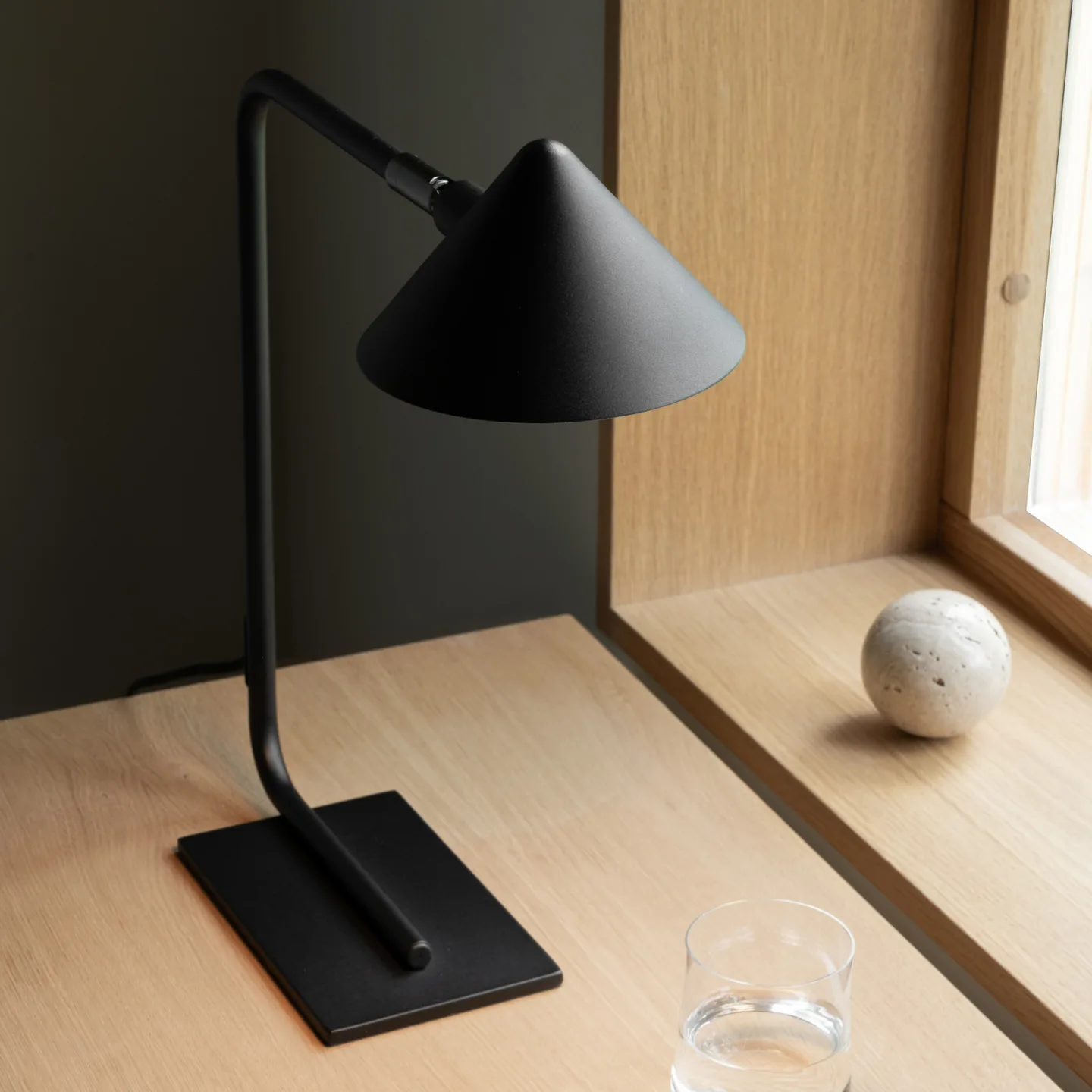 Kuro Tischlampe, schwarz, 40 cm, Metall, G9 - Watt & Veke - Wohnzimmer - Design - Einflammig