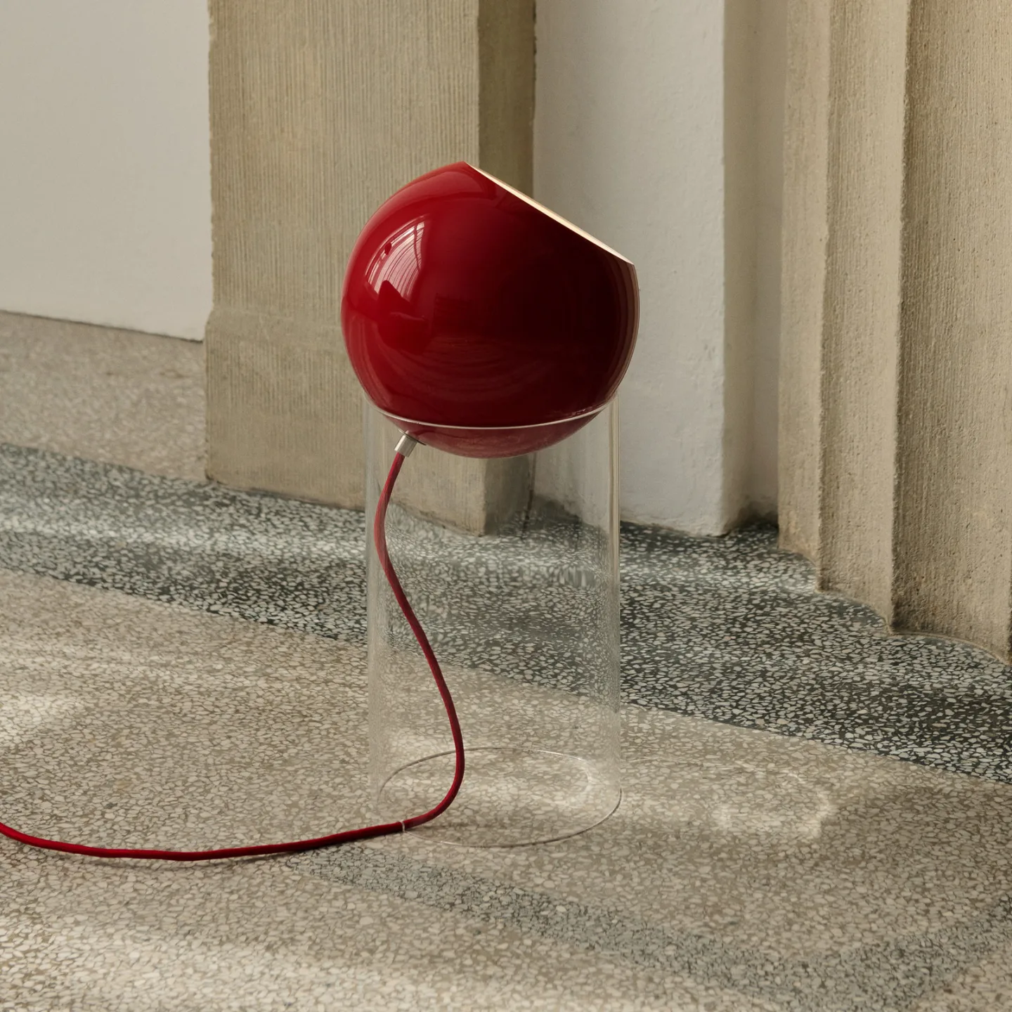 Topan VP14 gulvlampe cinnoberrød E27 - &Tradition - Stue - Design - Aluminium - Med en lyskilde