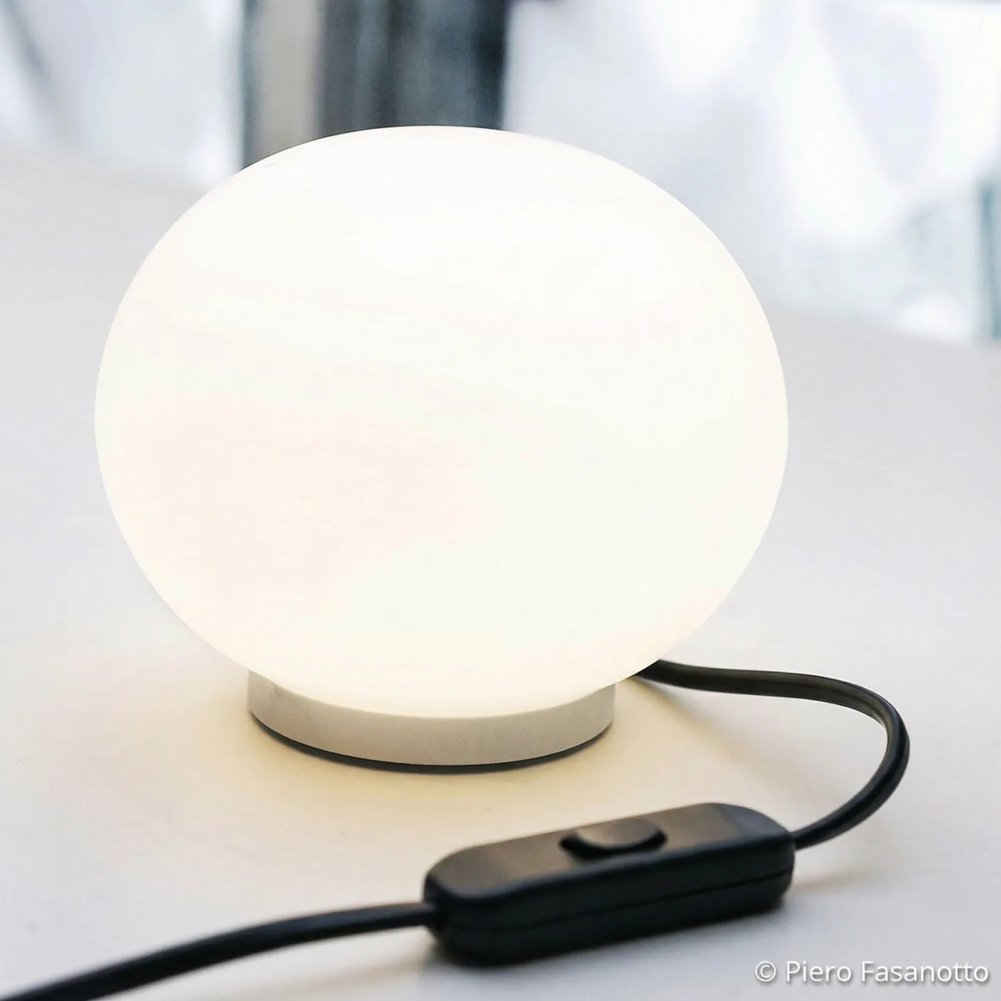 Glo-Ball Basic Zero Bordlampe m/Dimmer White - Flos - Stue - Design - Glas - Kugle