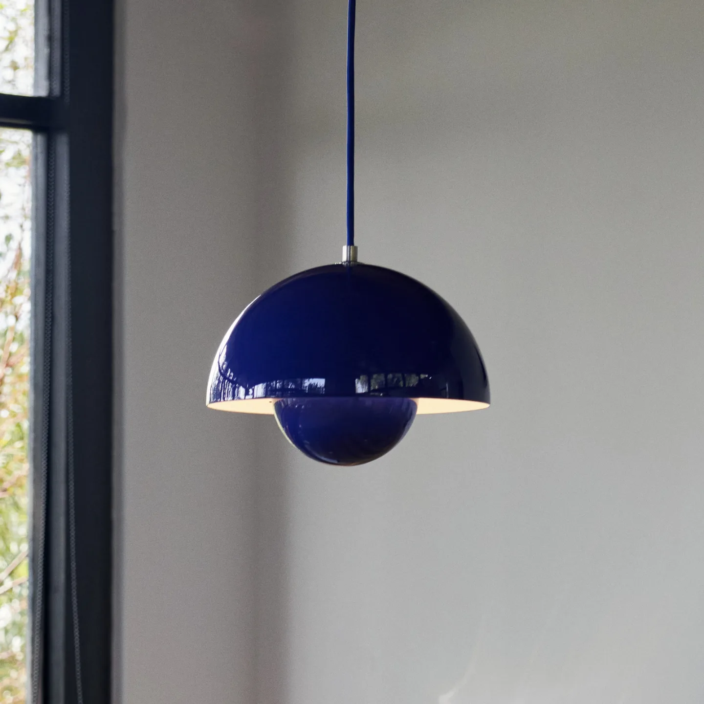 Flowerpot VP1 pendellampe koboltblå - &Tradition - Stue - Design - Metal - Med én lyskilde