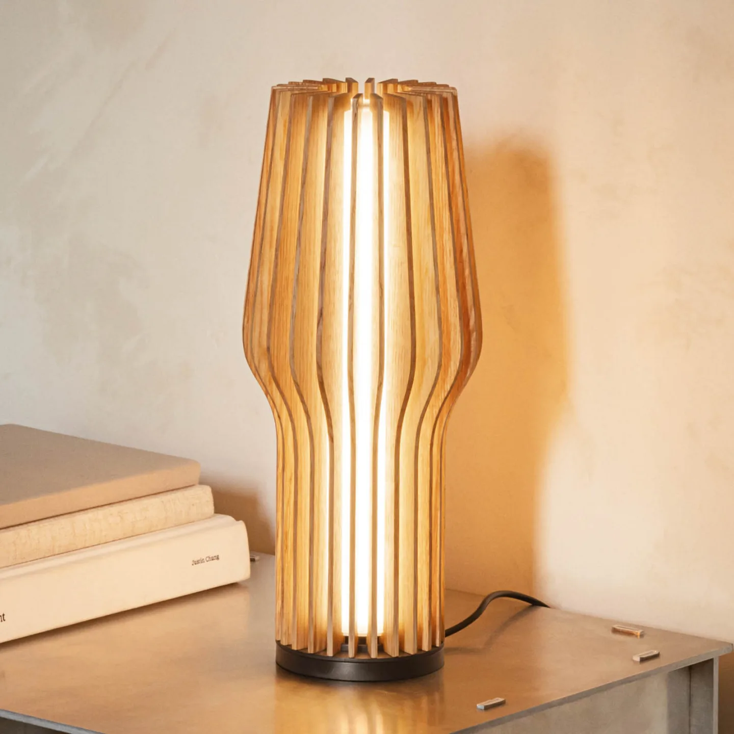 Radiant Portable bordlampe Oak - PLEASE WAIT to be SEATED - Stue - Design - Træ