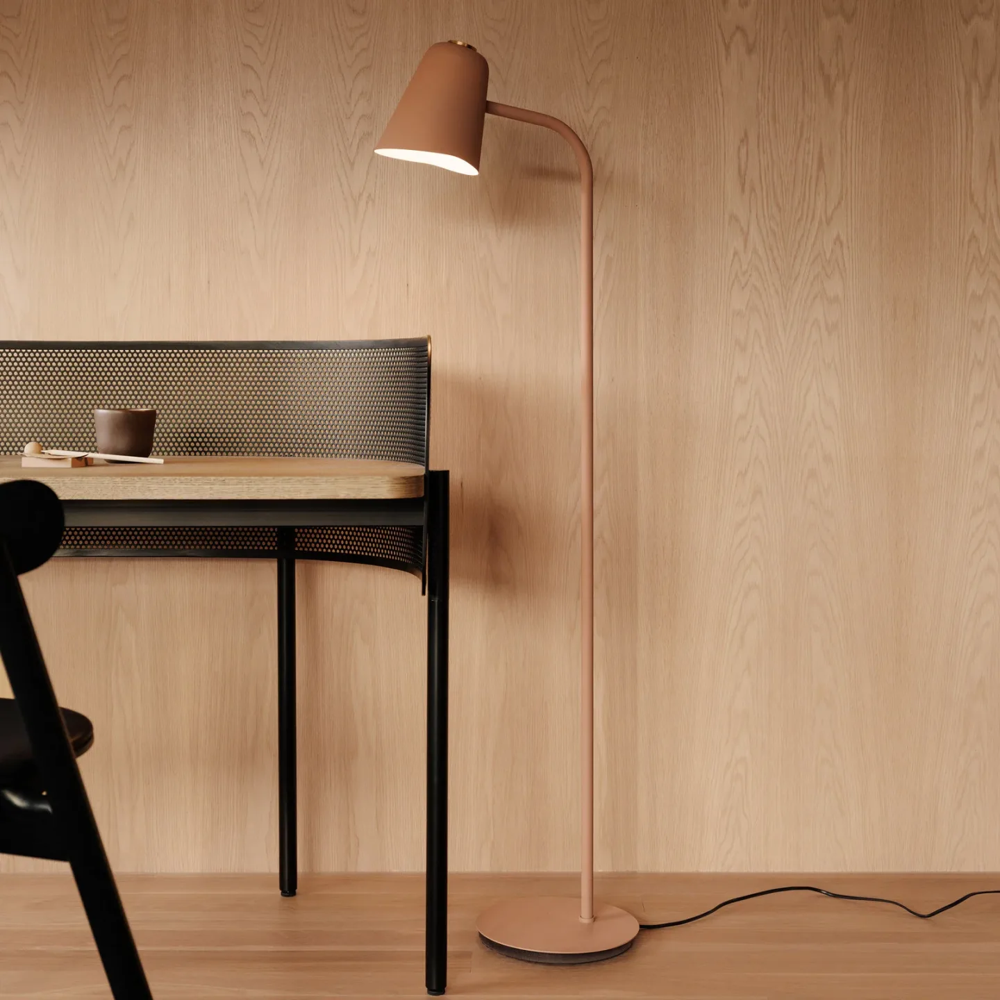 Me Stehleuchte Dim Warm Beige - Northern Me dim - Wohnzimmer - Design - Metall - Einflammig