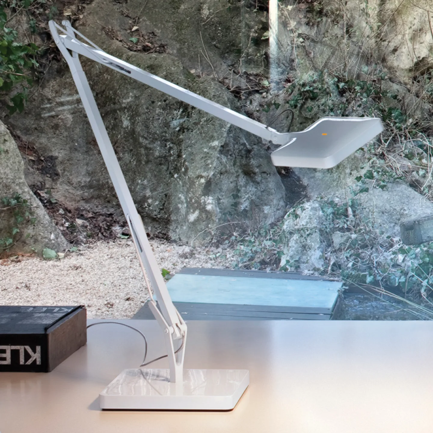 Kelvin LED GM Tischleuchte Weiß - Flos - Arbeitszimmer / Büro - Design - Metall - Einflammig