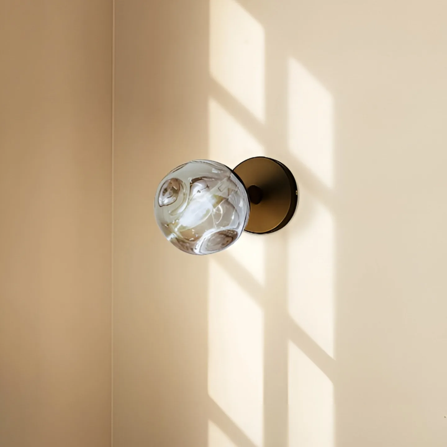 Valentina Vägglampa Grå/Svart - Lindby - Vardagsrum - Modern - Glas - Med en ljuskälla