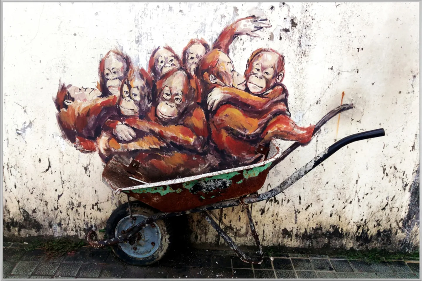 image LAND Bild mit Rahmen Street Art mit Orang-Utans | Schubiger Möbel