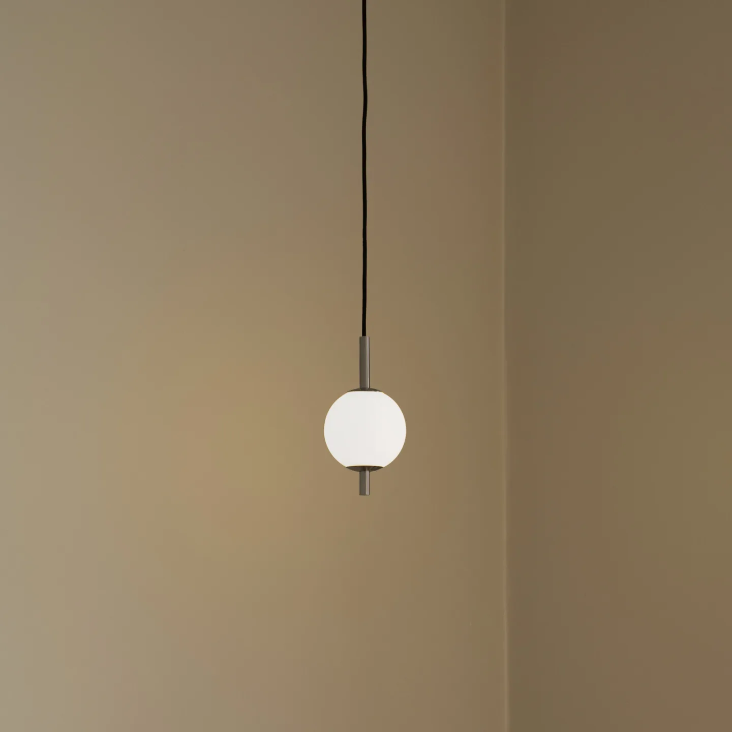 Audrey LED-Hängeleuchte, stahlfarben, 1-flg., Ø 12 cm - UMAGE - Wohnzimmer - Design - Metall - Einflammig