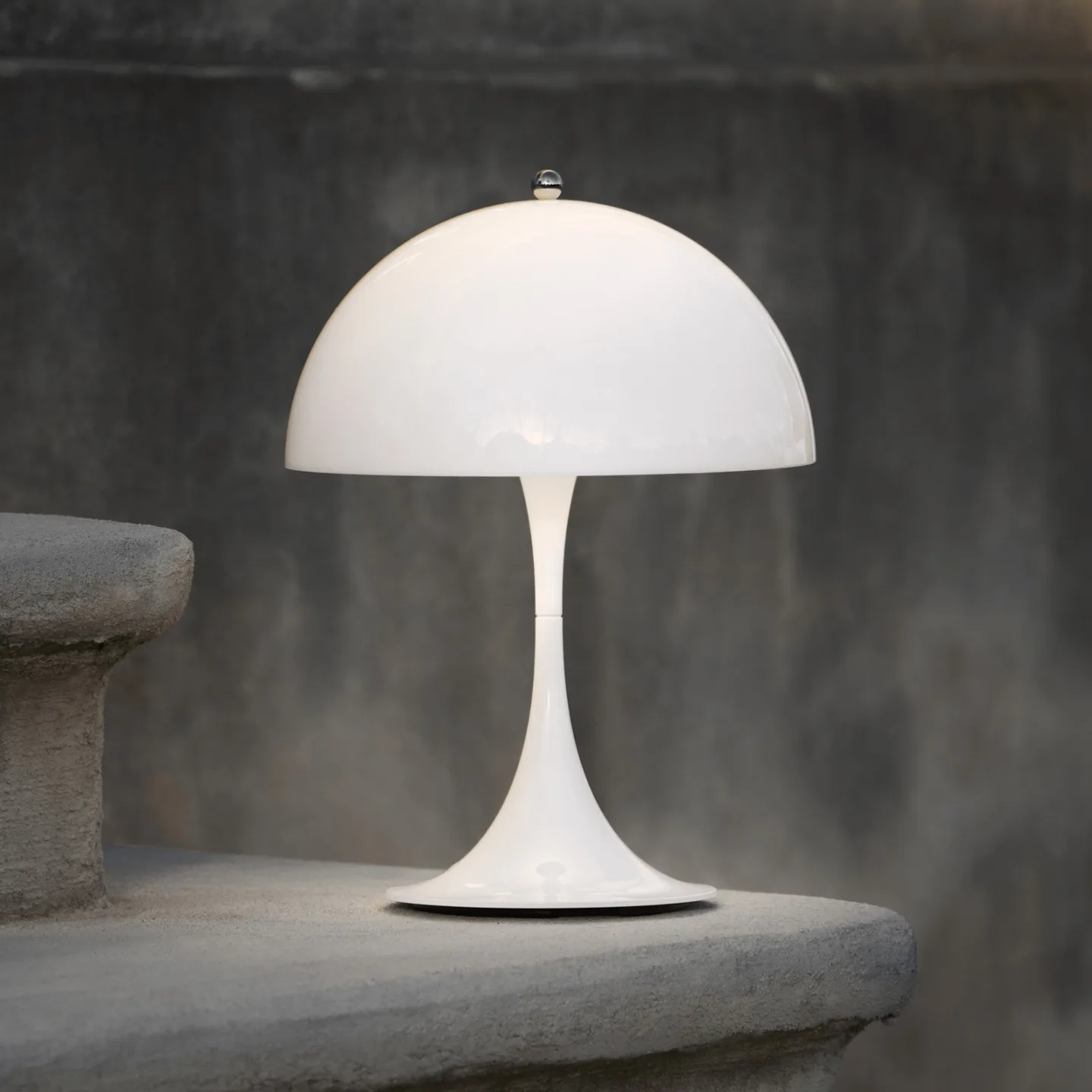 Louis Poulsen Panthella 250 portabel Tischleuchte V3 Opal white