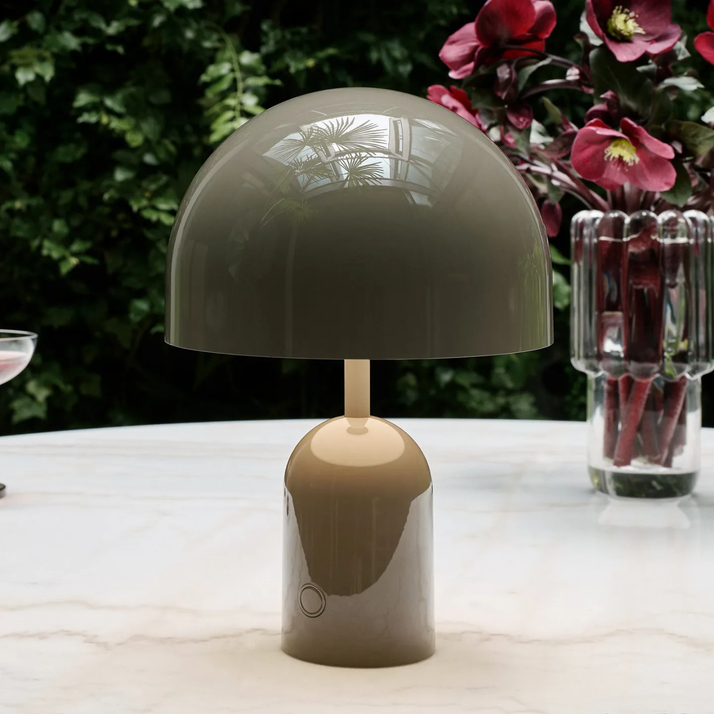 Bell Portable bordlampe H28 IP44 Taupe - Tom Dixon - Stue - Design - Plastik - Med én lyskilde