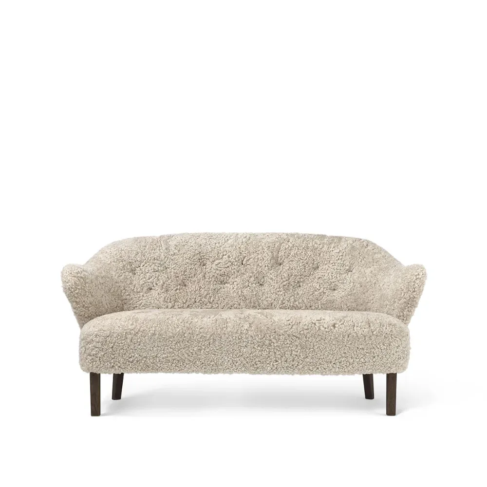 Audo Copenhagen Ingeborg 2,5-sits soffa Fårskinn moonlight-ben ek rökt