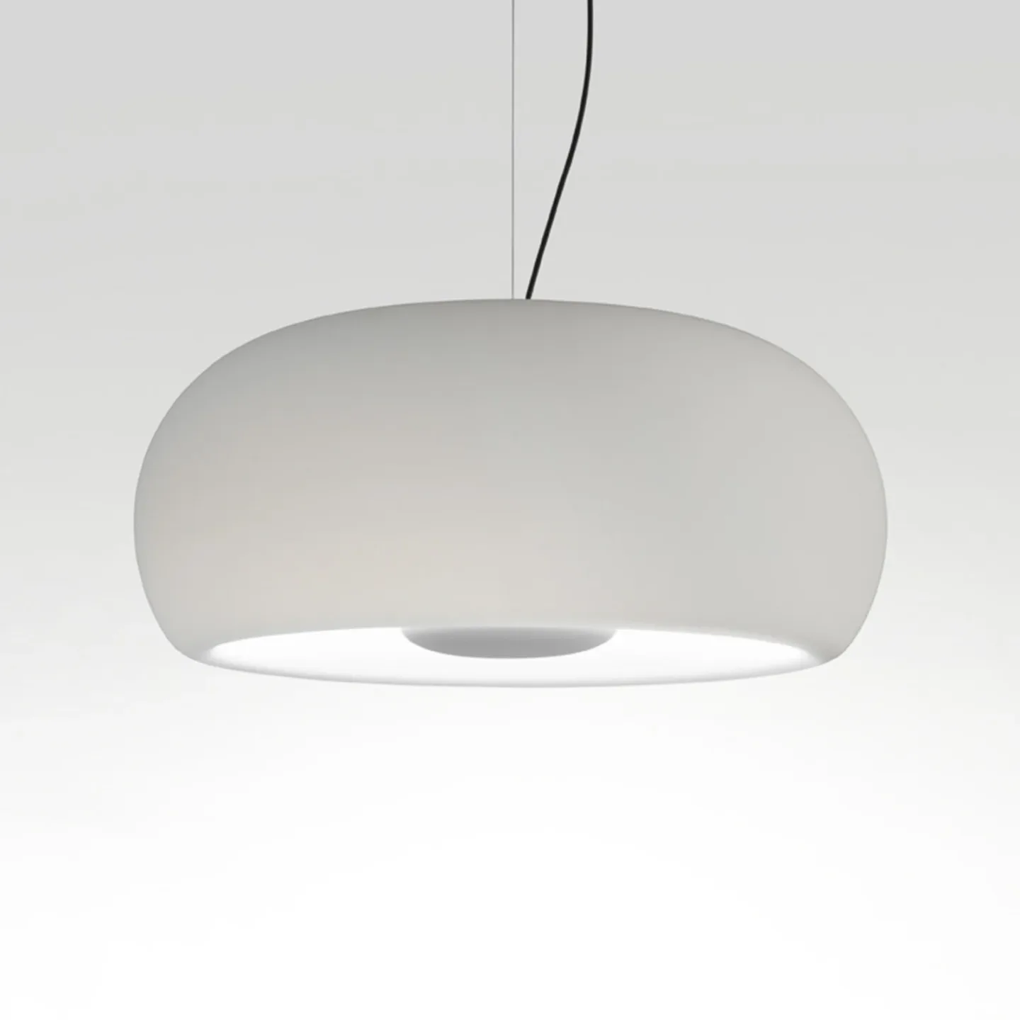 Vetra Pendel Ø43 White - Marset - Stue - Design - Glass - Med en lyskilde