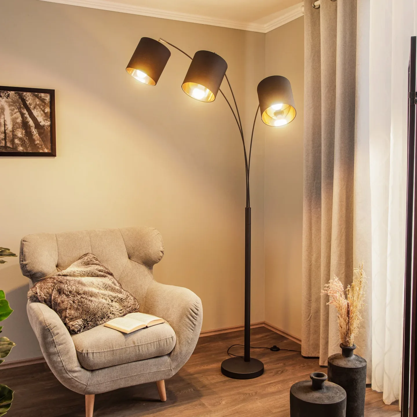Nanika Gulvlampe Black/Gold - Lindby - Stue - Moderne - Metal - Med flere lyskilder