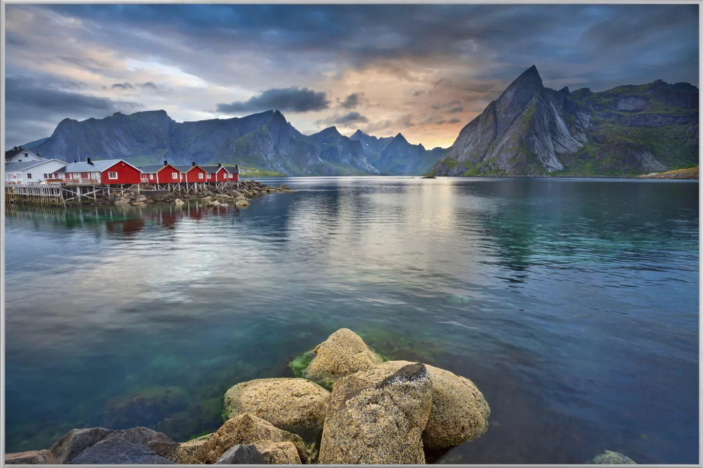 image LAND Bild mit Rahmen Skandinavisches Dorf am Fjord 2 | Schubiger Möbel