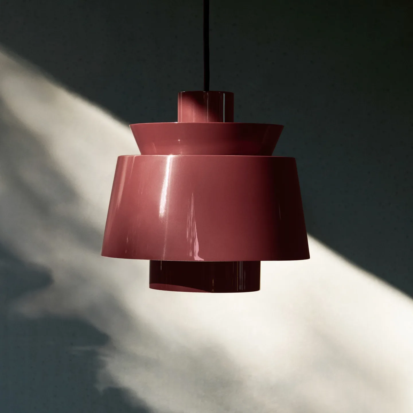 &Tradition Utzon JU1 Pendelleuchte Dark burgundy, Ø22 cm