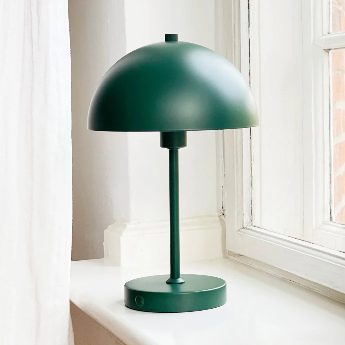 Stockholm LED-Akku-Tischleuchte, dunkelgrün - Dyberg Larsen - Wohnzimmer - Skandinavisch - Metall - Einflammig
