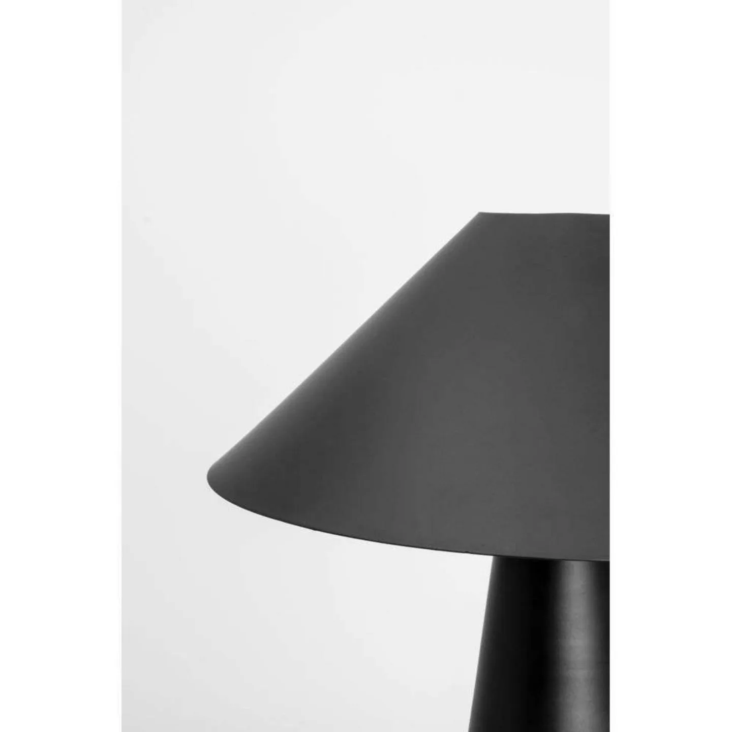 Cannes bordlampe Black - Globen Lighting - Stue - Design - Metall - Med en lyskilde
