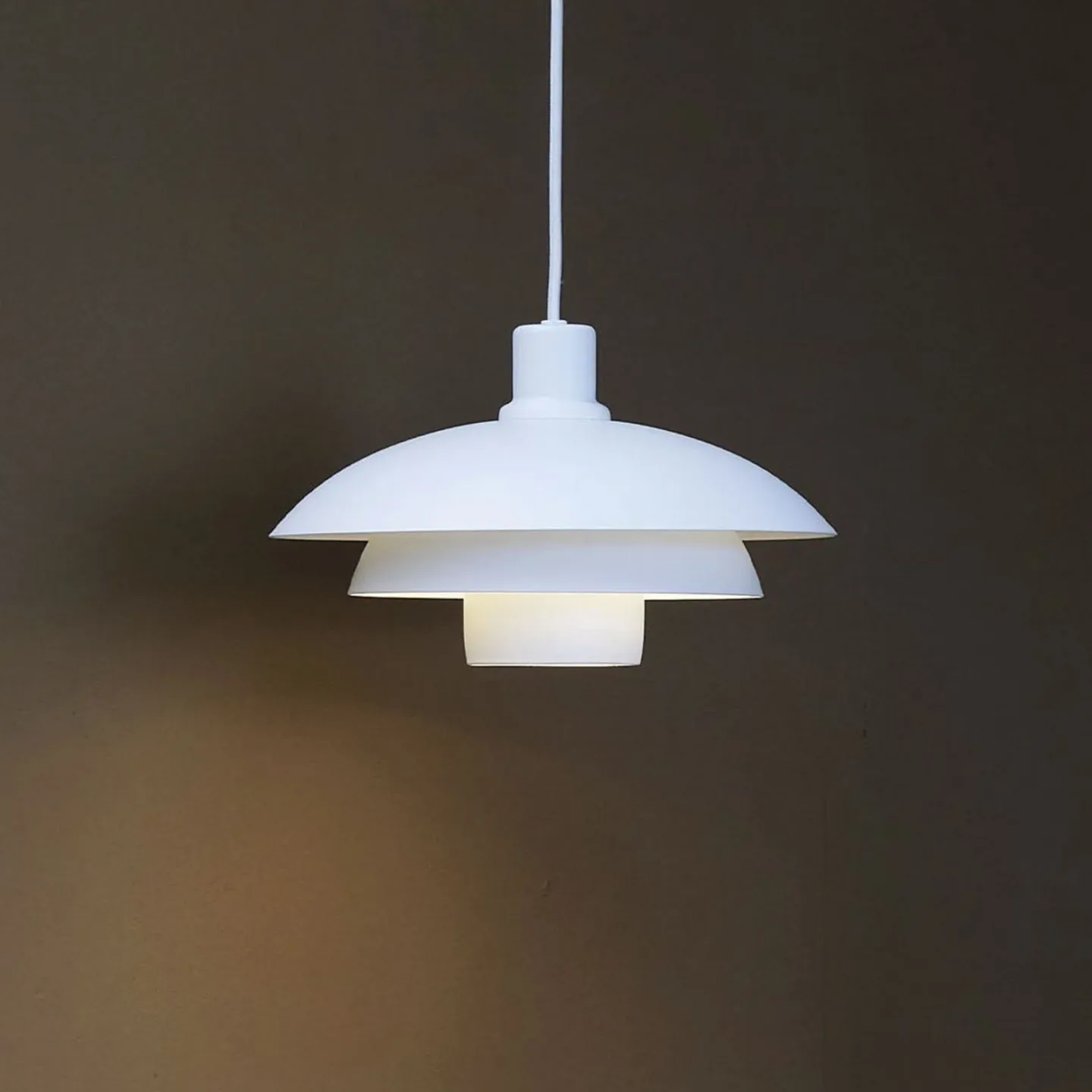 Morph Pendelleuchte Ø30 White - Dyberg Larsen - Wohnzimmer - Design - Metall - Mit Schirm