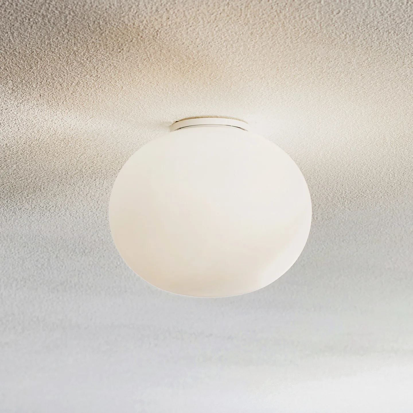 Glo-Ball C/W Zero Wand- & Deckenleuchte, weiß - Flos - Wohnzimmer - Design - Glas - Kugel