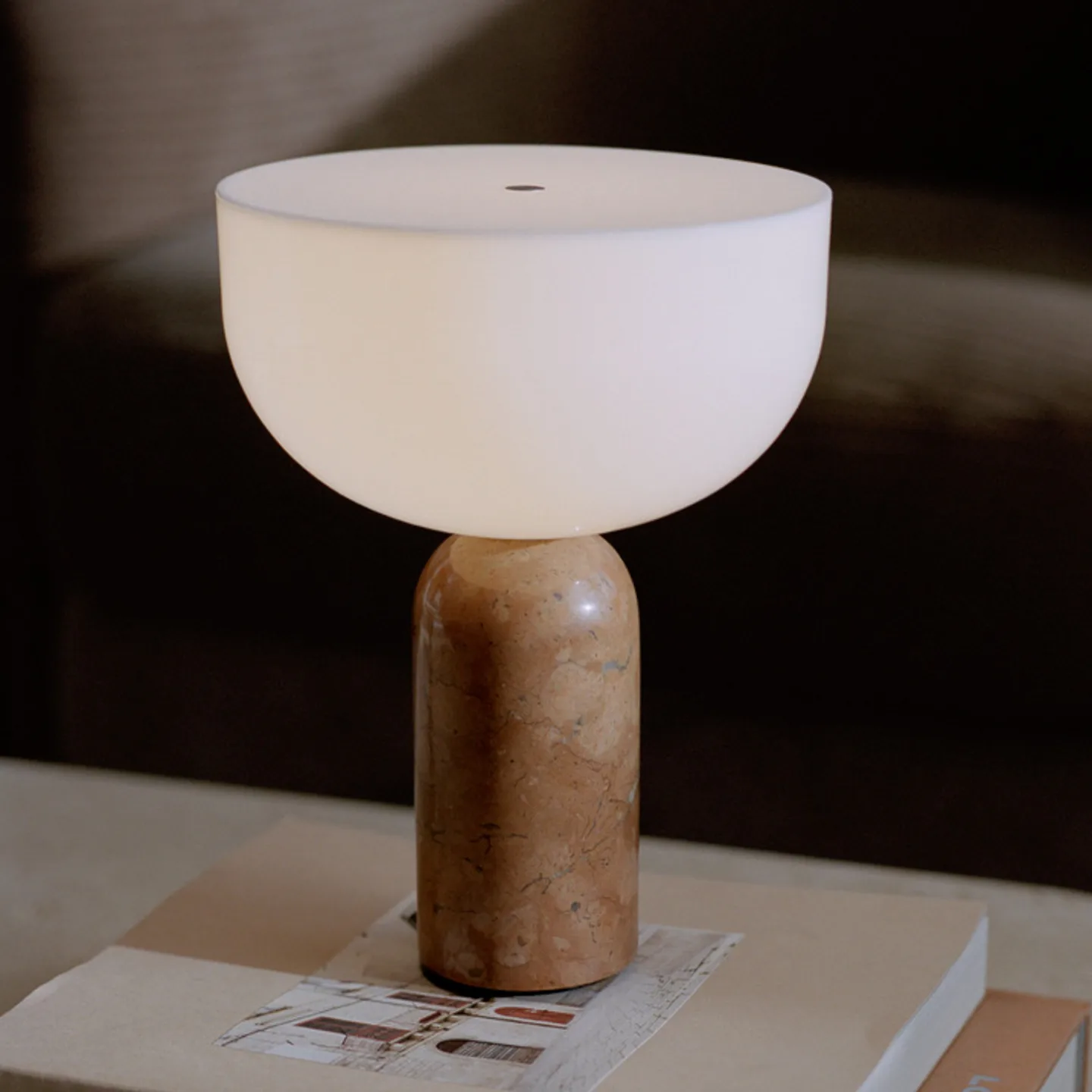 New Works Kizu portable bordslampa Breccia Pernice