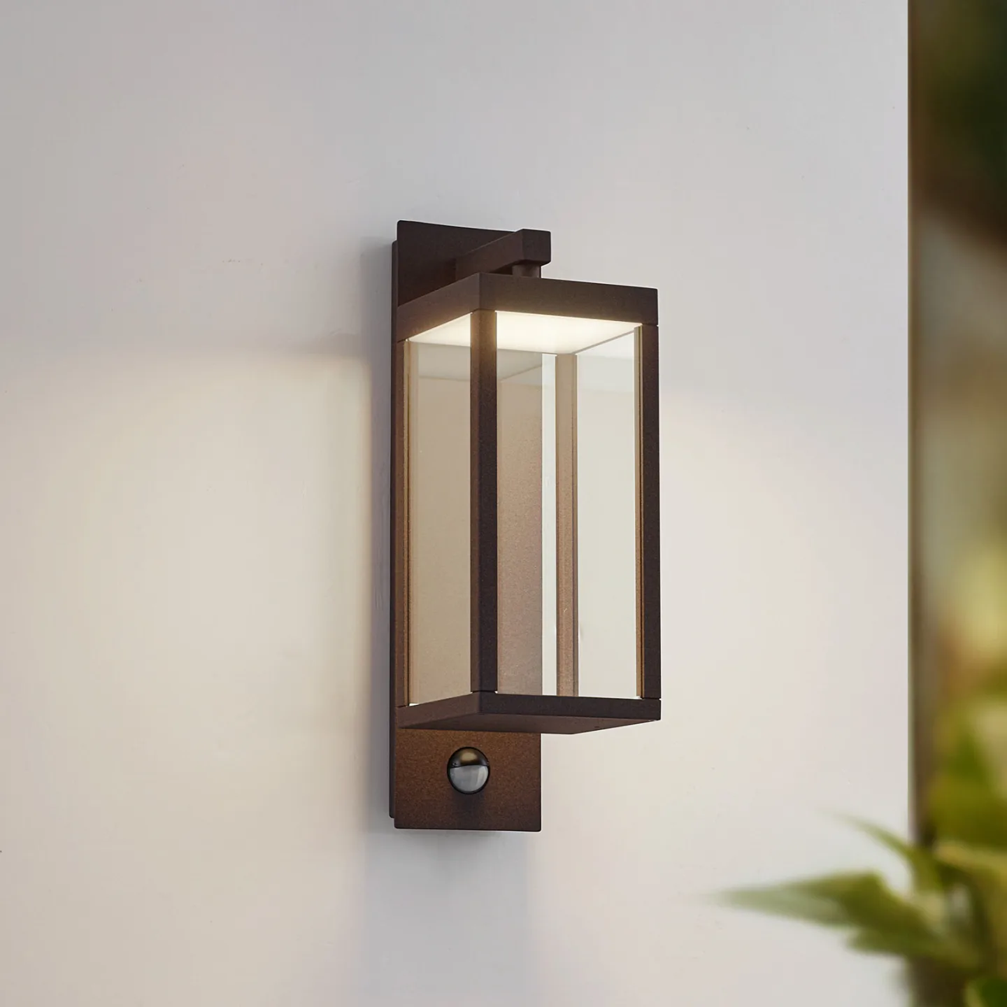 Ferdinand LED-Außenwandlampe, rost, Sensor, IP54 - Lucande - Balkon - Modern - Aluminium - Einflammig