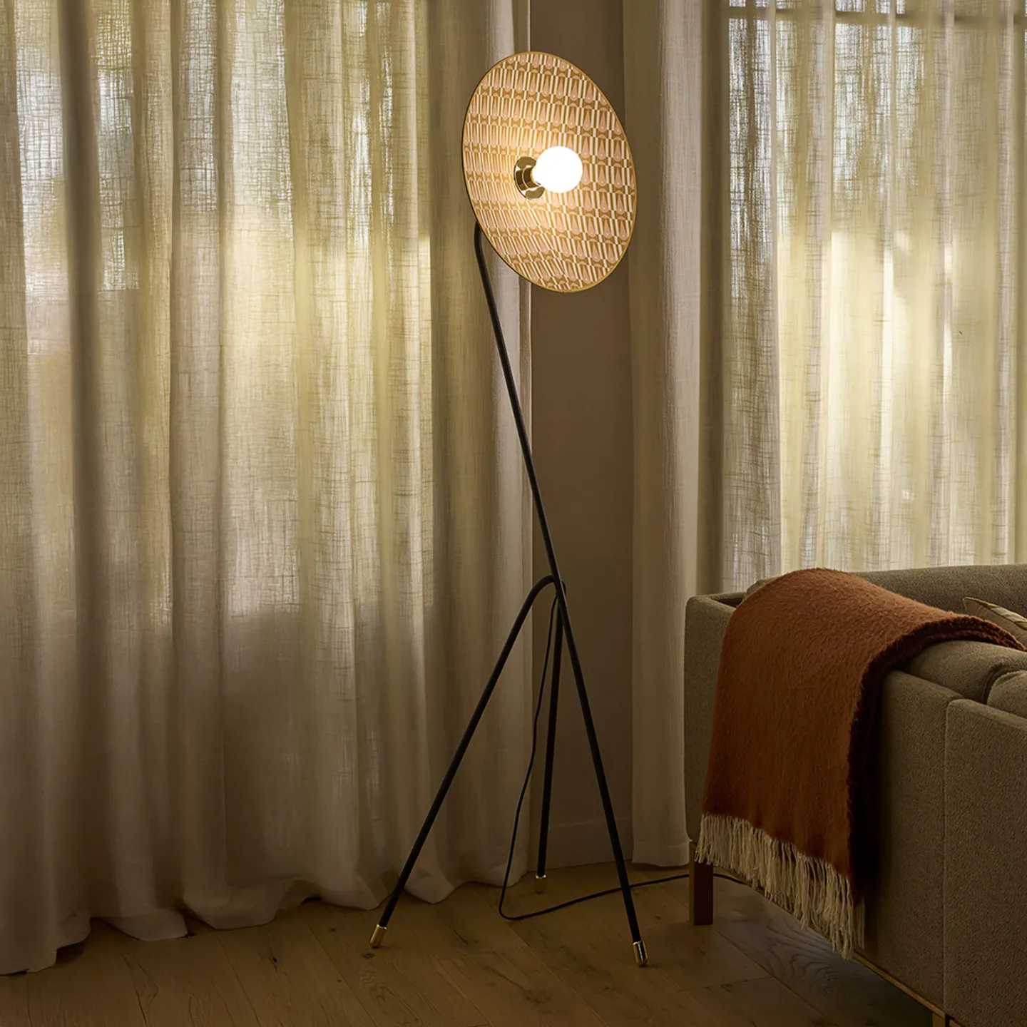 Gatsby Stehleuchte, myra, Dreibein - MARKET SET - Wohnzimmer - Design - Stoff / Textil - Einflammig