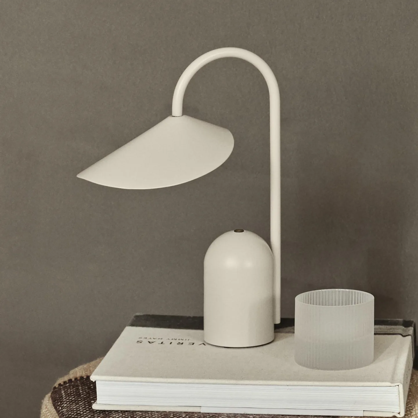 Ferm Living Arum portabel lampa Cashmere