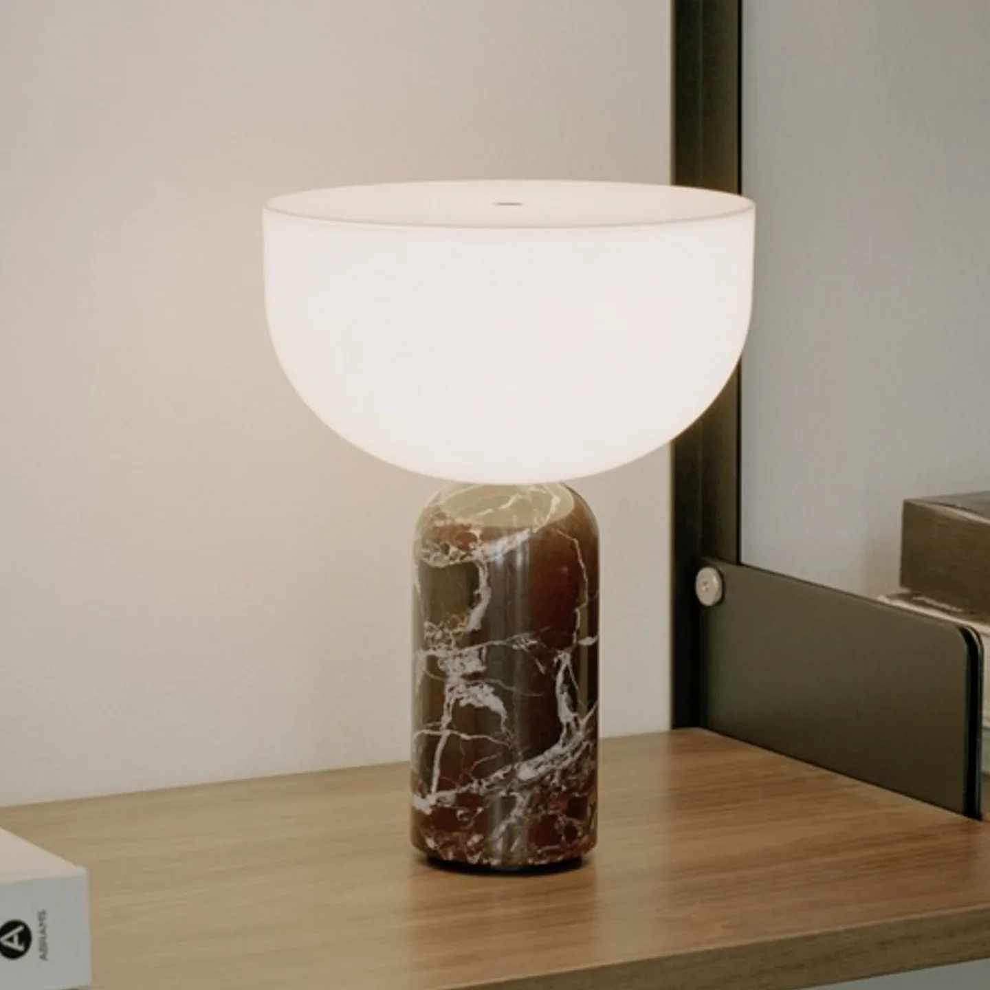 Kizu Portable Bordlampe Dark Red - New Works - Stue - Design - Marmor - Med skærm