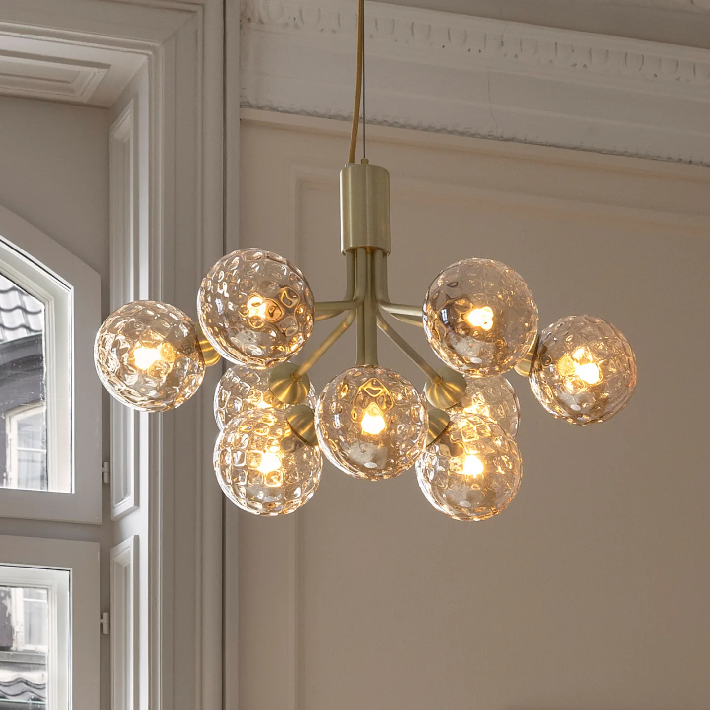 Apiales 9 Kronleuchter, messing/gold, Ø 60cm, 9-flg. - Nuura Nuura Aps - Wohnzimmer - Skandinavisch - Glas - Mehrflammig