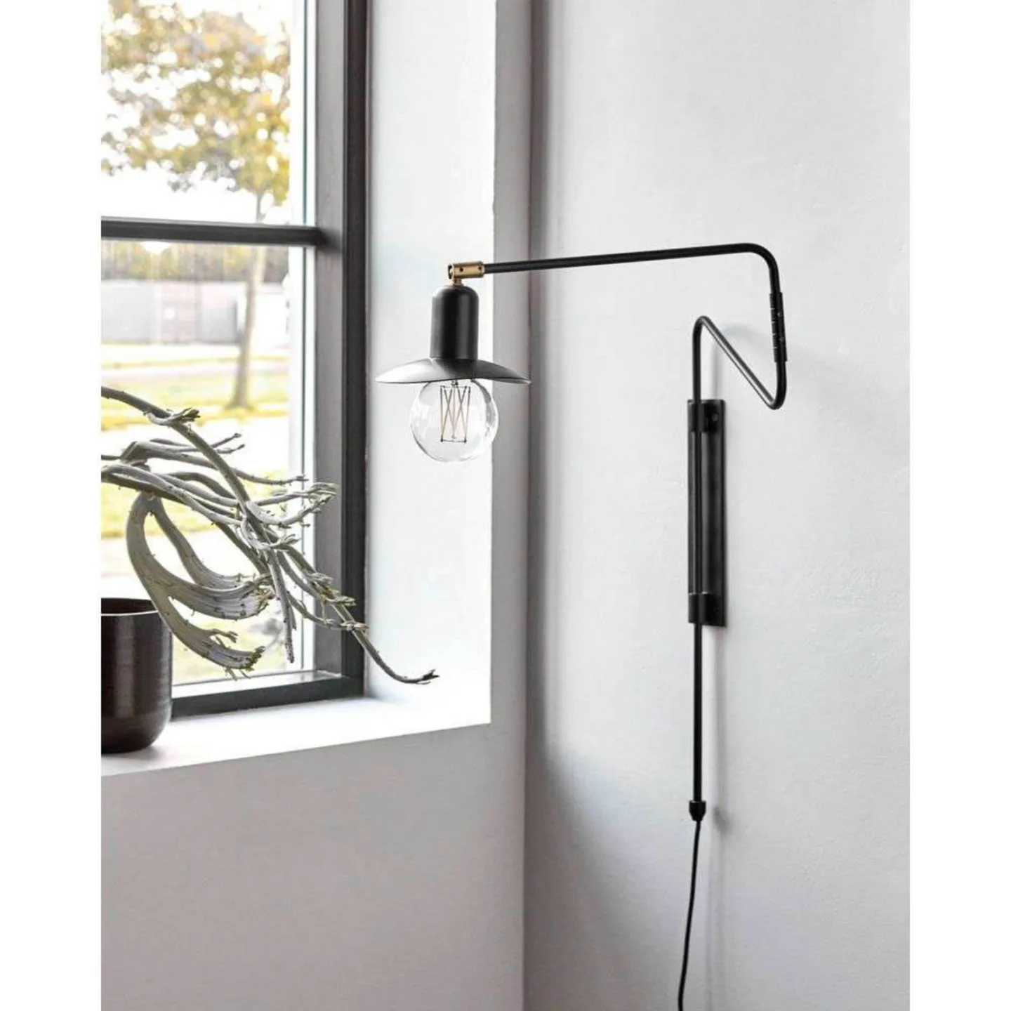 Swing Wandleuchte Schwarz - House Doctor - Wohnzimmer - Metall