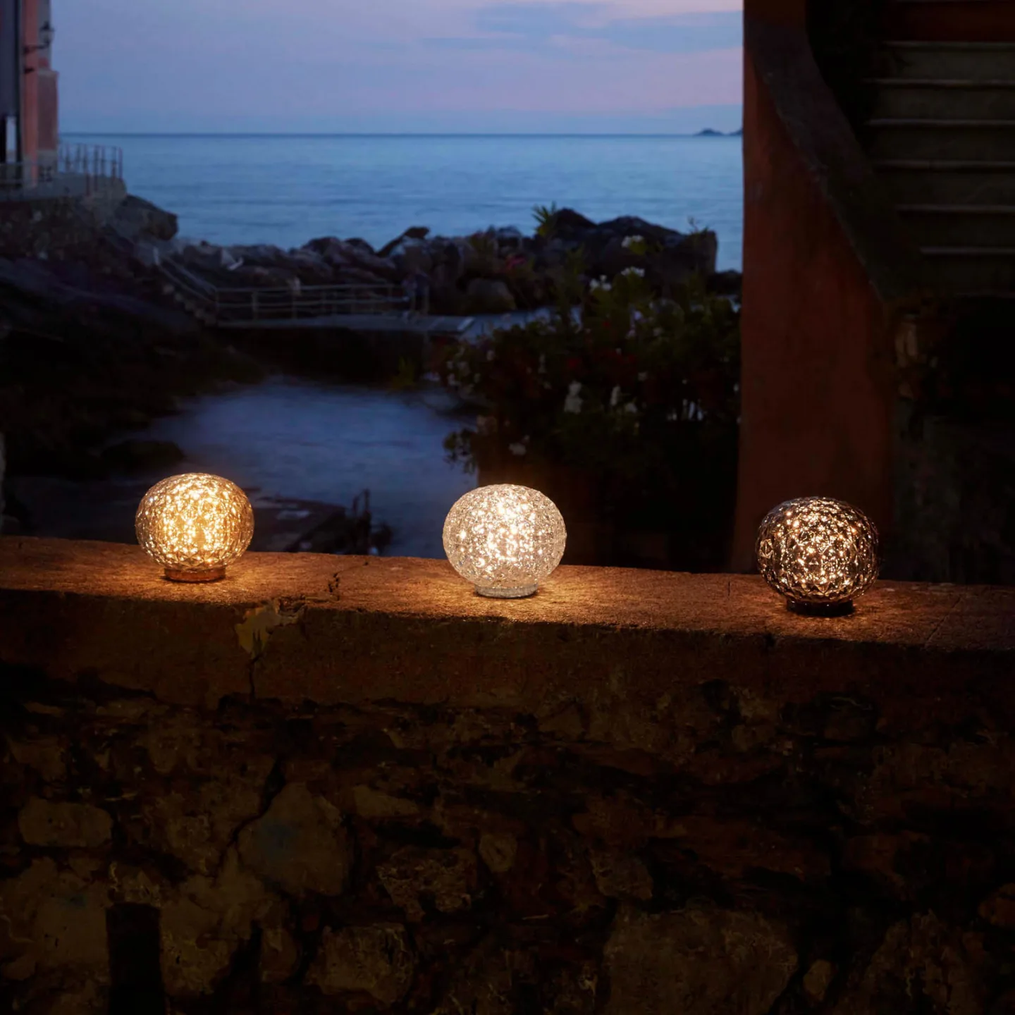 Mini Planet Plug Bordlampe Yellow - Kartell - Stue - Design - Plast - Kule