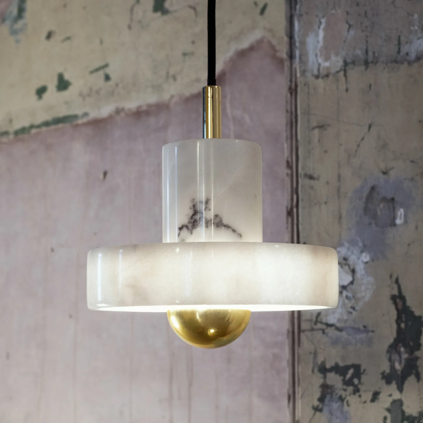 Stone Pendelleuchte White/Gold - Tom Dixon - Wohnzimmer - Design - Marmor - Mit Schirm